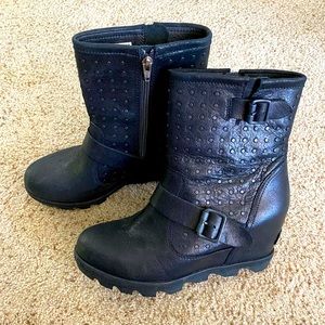 Sorel Joan Of Arctic Wedge II Stud Boot - black